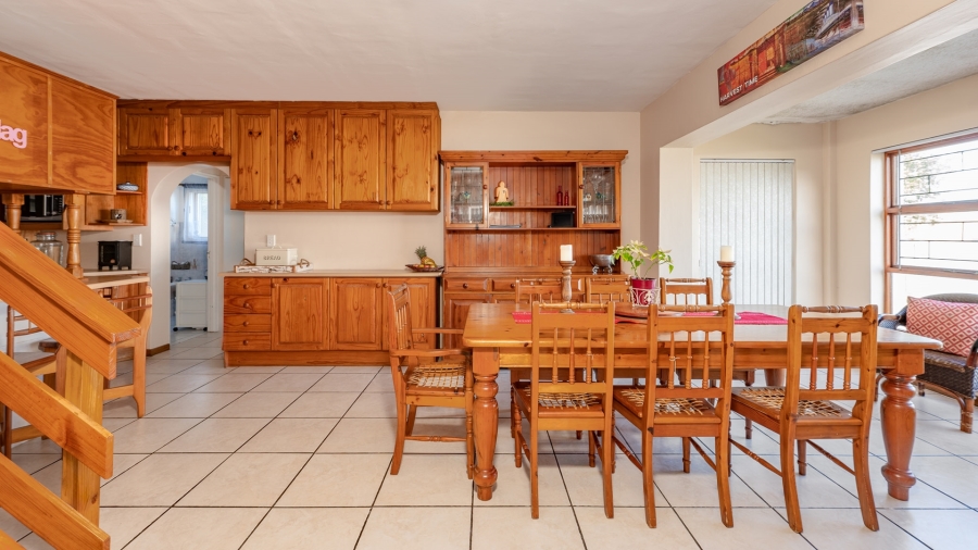 To Let 5 Bedroom Property for Rent in Agulhas Western Cape